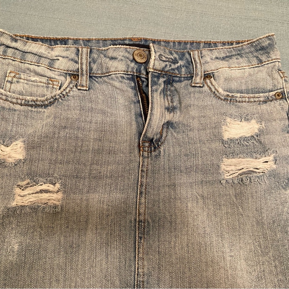 NWOT Aeropostale Women’s Blue Jean Distressed Mini Skirt Size 00 - Picture 2 of 6